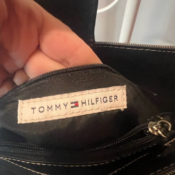 Tommy Hilfiger Black and White Vintage Shoulder Bag with Plaid Design - Picture 11 of 11